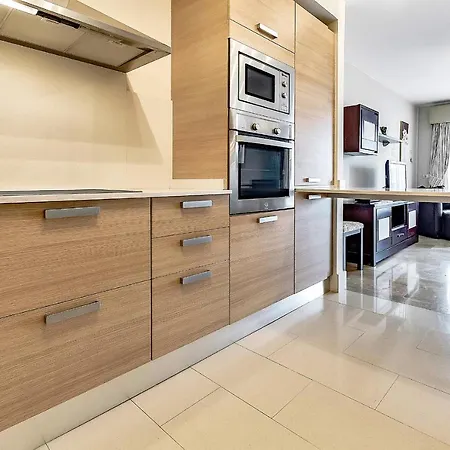 Townhouse 2 Bedrooms On The First Line *