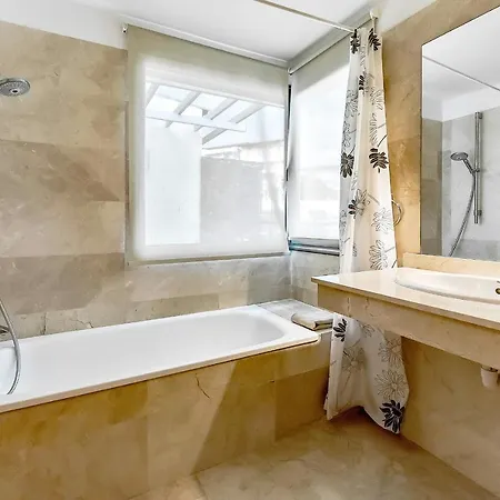 別荘 Townhouse 2 Bedrooms On The First Line *